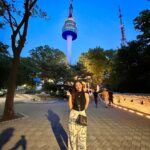Anushka Sen Instagram - Seoul Tower 🇰🇷🥹🫰🌹#namsantower #seoul #korea N서울타워 - N SeoulTower