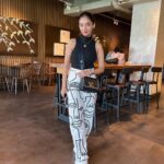Anushka Sen Instagram - new day new slay 🤭🫰 . Pants: @maisonlesenerves Seoul, Korea