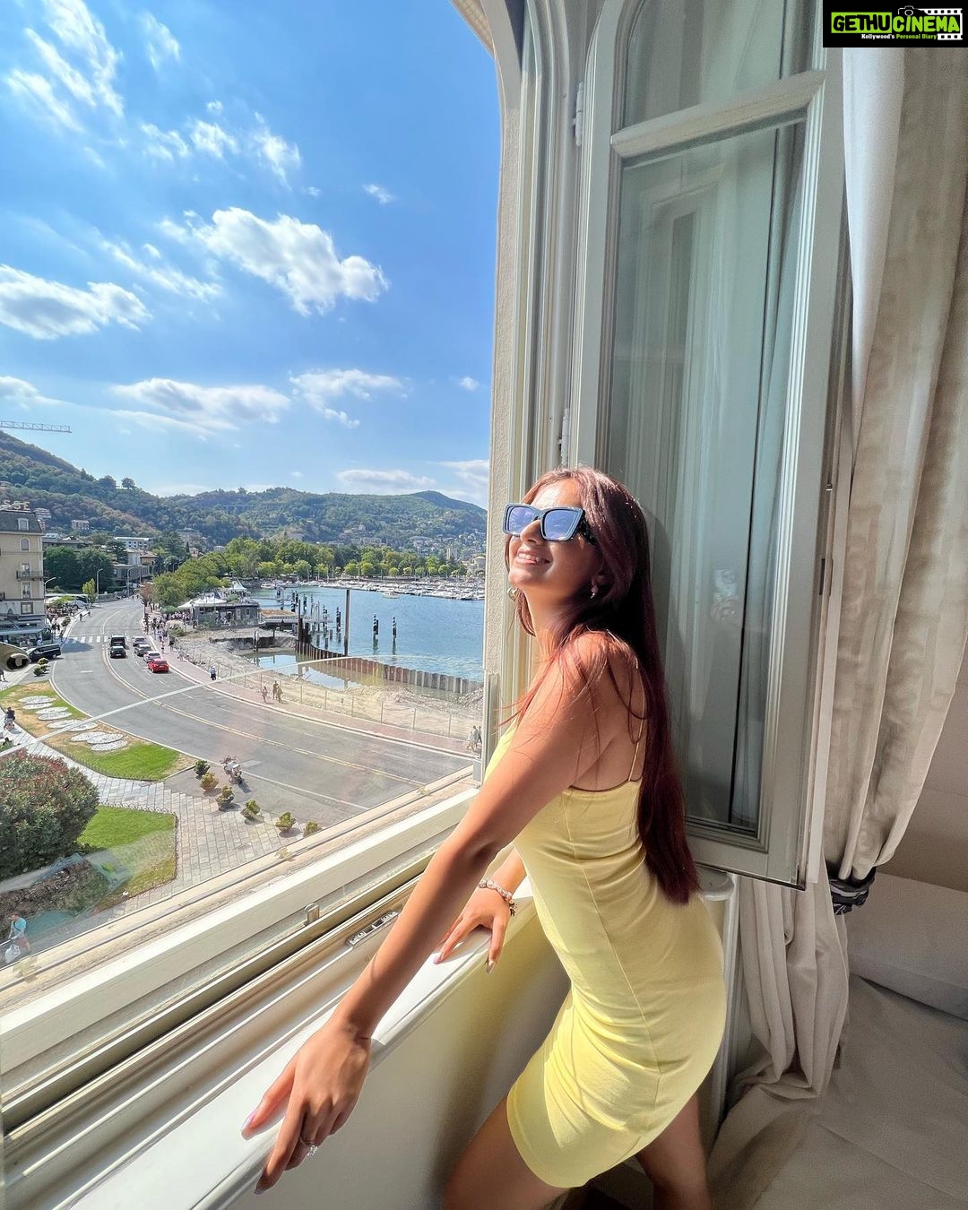 Anushka Sen Instagram - HELLOOO COMO 🇮🇹🫶✨ Como, Italy