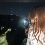 Anushka Sen Instagram - Seoul Tower View from my Hotel Room🥹🌹 남산서울타워 #namsantower The Shilla Hotels & Resorts - 신라호텔