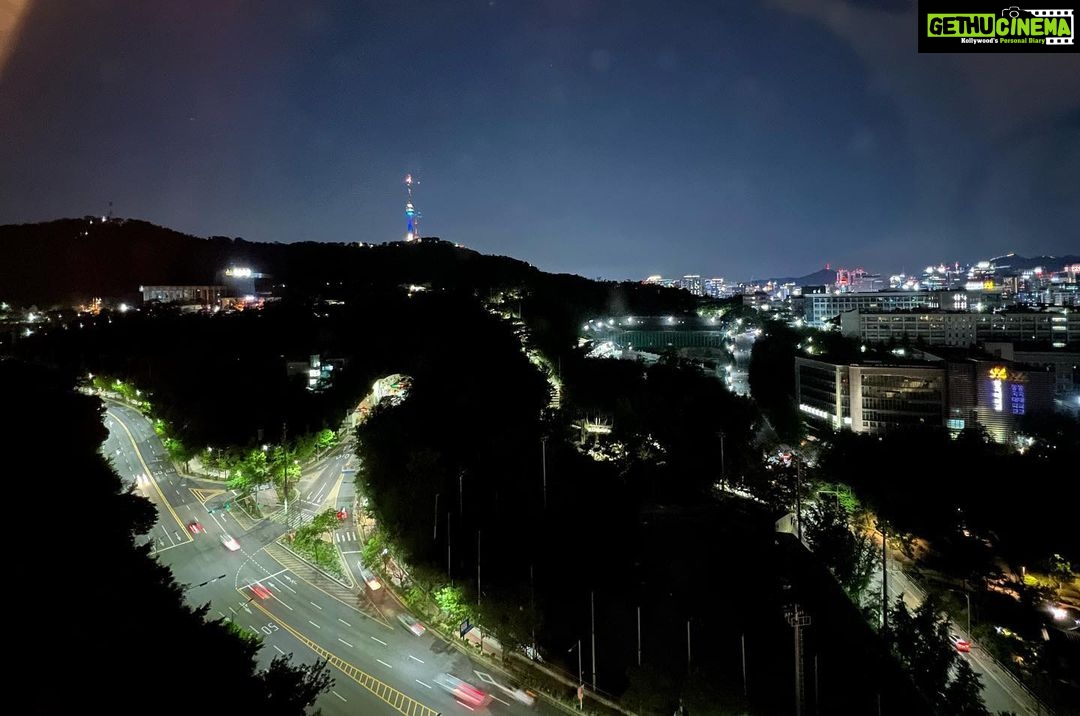 Anushka Sen Instagram - Seoul Tower View from my Hotel Room🥹🌹 남산서울타워 #namsantower The Shilla Hotels & Resorts - 신라호텔