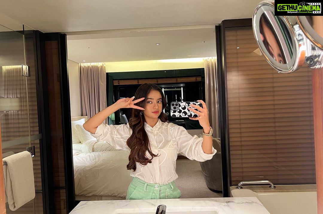 Anushka Sen Instagram - Seoul Tower View from my Hotel Room🥹🌹 남산서울타워 #namsantower The Shilla Hotels & Resorts - 신라호텔