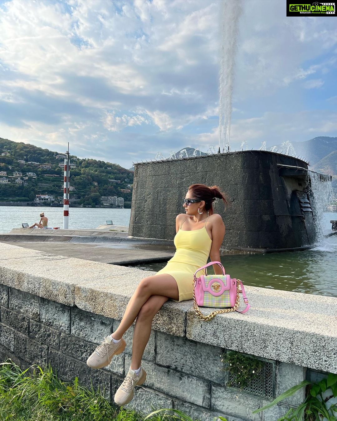 Anushka Sen Instagram - He put my name in yellow hearts π«Άπ Como, Italy
