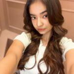 Anushka Sen Instagram - ready for meetings in Seoul 🇰🇷🌹🫰 . Wearing: @maisonlesenerves Yoning요닝
