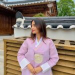 Anushka Sen Instagram - Today I wore Hanbok 한복 ( Traditional Korean Outfit) for the first time! We are staying at this beautiful Hanok 한옥 ( Traditional Korean House ) 🇰🇷🫰 This place is called Rakkojae Binkwan which is a traditional Korean hotel. Exploring the Korean culture 🥰🌻 . #Korea #Seoul #SouthKorea #OneAsia #Travel Bukchon Binkwan by Rakkojae 북촌빈관 by 락고재