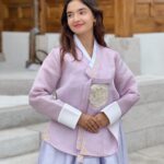 Anushka Sen Instagram - Today I wore Hanbok 한복 ( Traditional Korean Outfit) for the first time! We are staying at this beautiful Hanok 한옥 ( Traditional Korean House ) 🇰🇷🫰 This place is called Rakkojae Binkwan which is a traditional Korean hotel. Exploring the Korean culture 🥰🌻 . #Korea #Seoul #SouthKorea #OneAsia #Travel Bukchon Binkwan by Rakkojae 북촌빈관 by 락고재