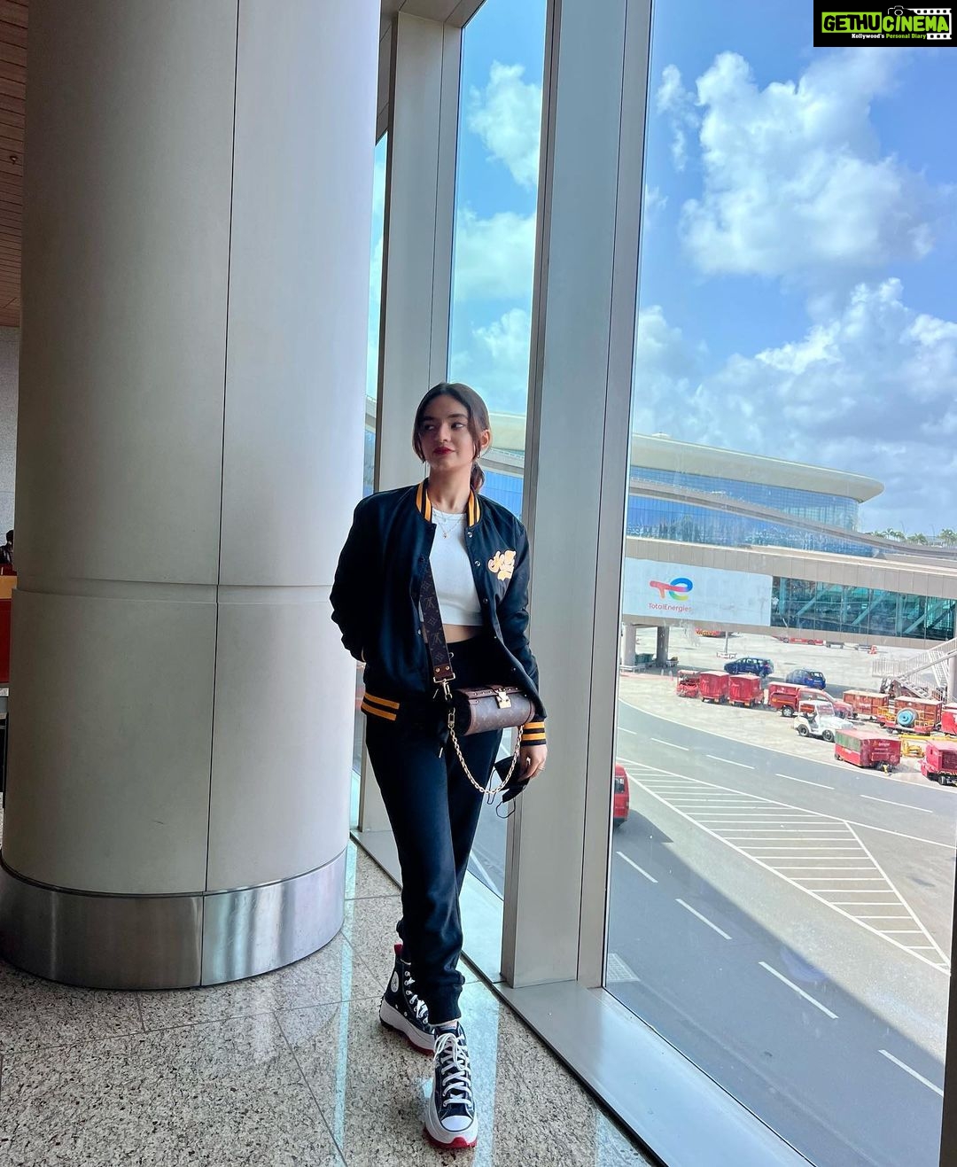 Anushka Sen Instagram - ✈️🦦 Chhattarpati Shivaji International Airport Mumbai