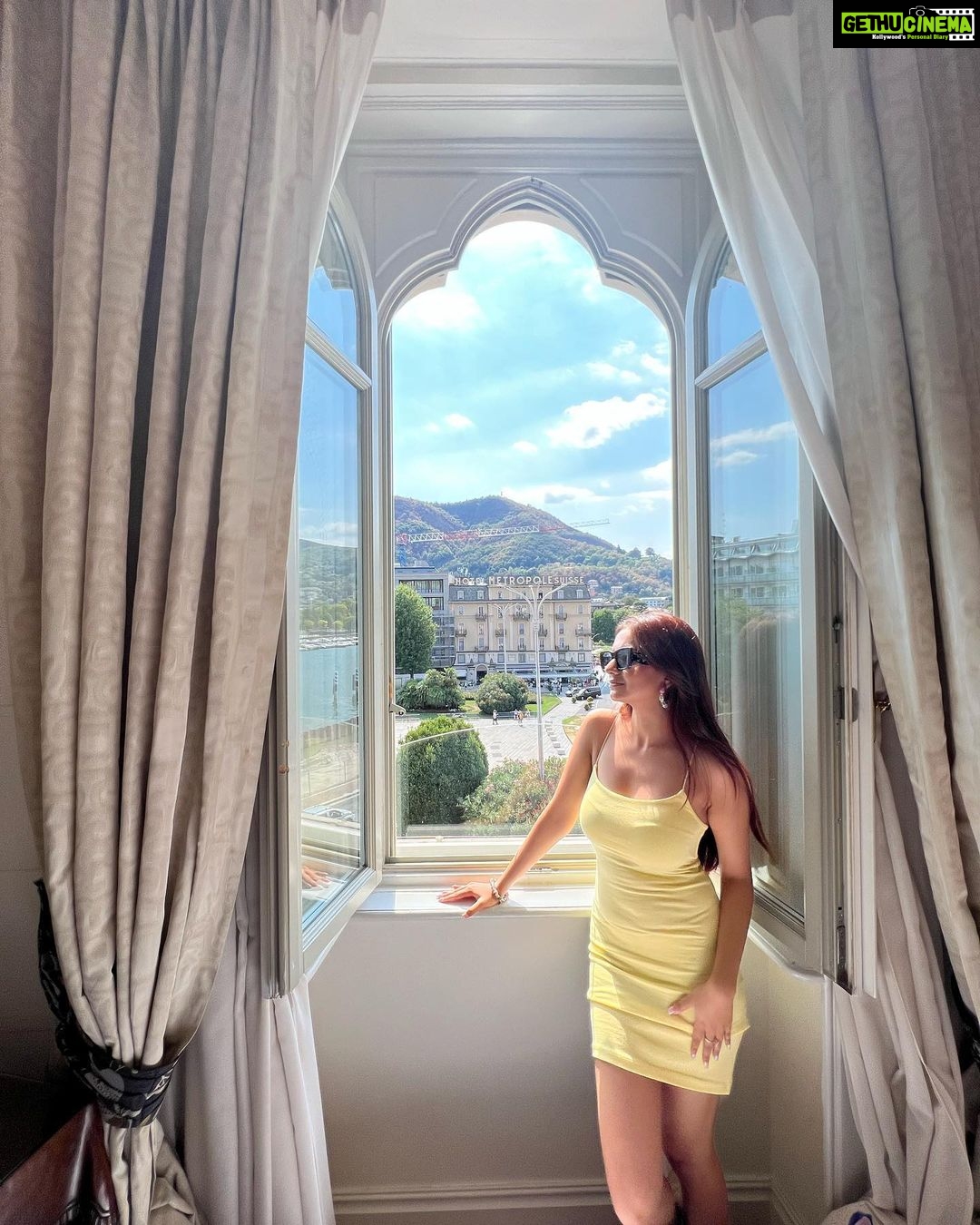 Anushka Sen Instagram - HELLOOO COMO 🇮🇹🫶✨ Como, Italy