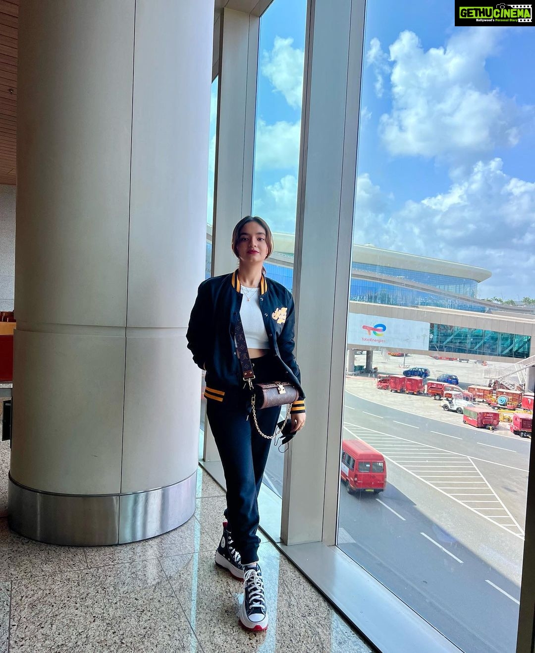 Anushka Sen Instagram - ✈️🦦 Chhattarpati Shivaji International Airport Mumbai