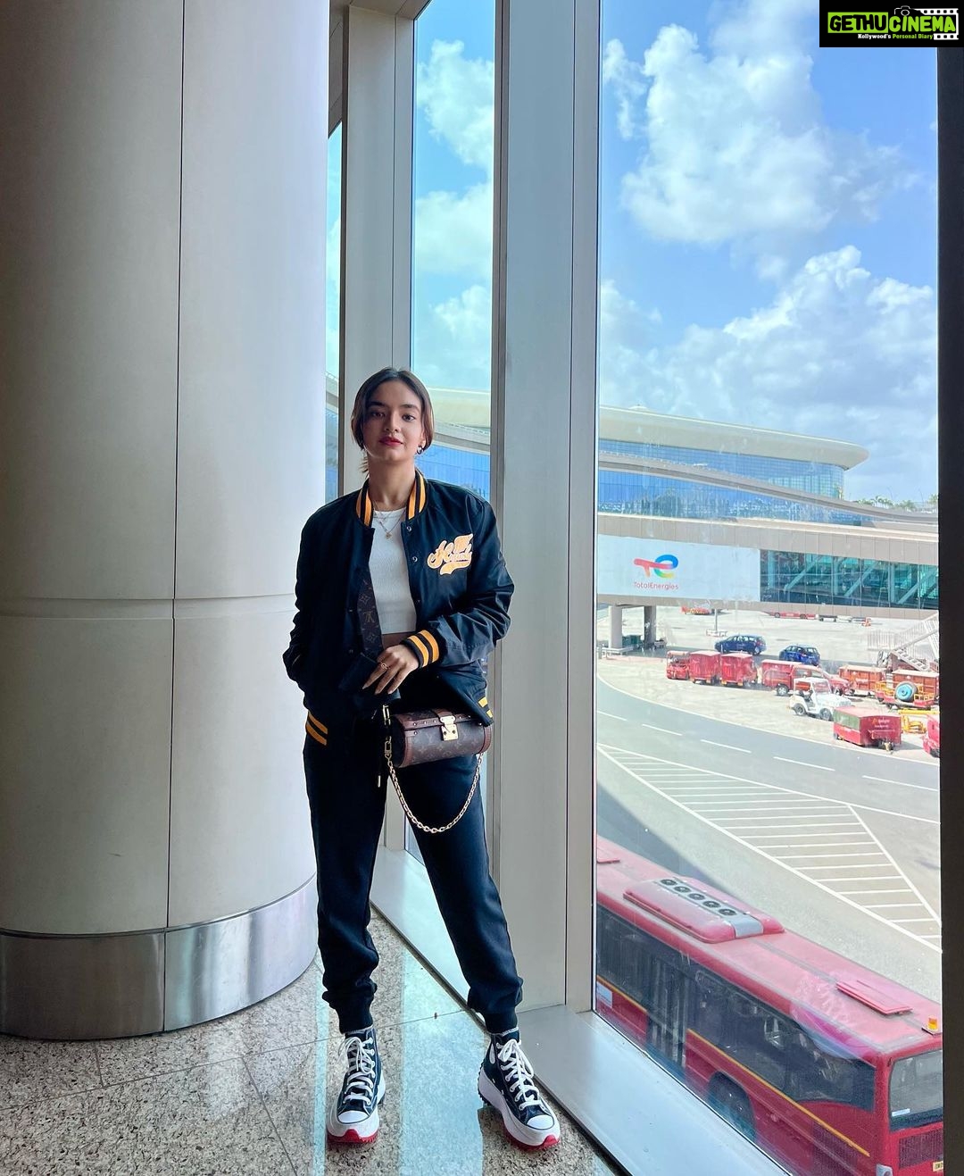 Anushka Sen Instagram - ✈️🦦 Chhattarpati Shivaji International Airport Mumbai
