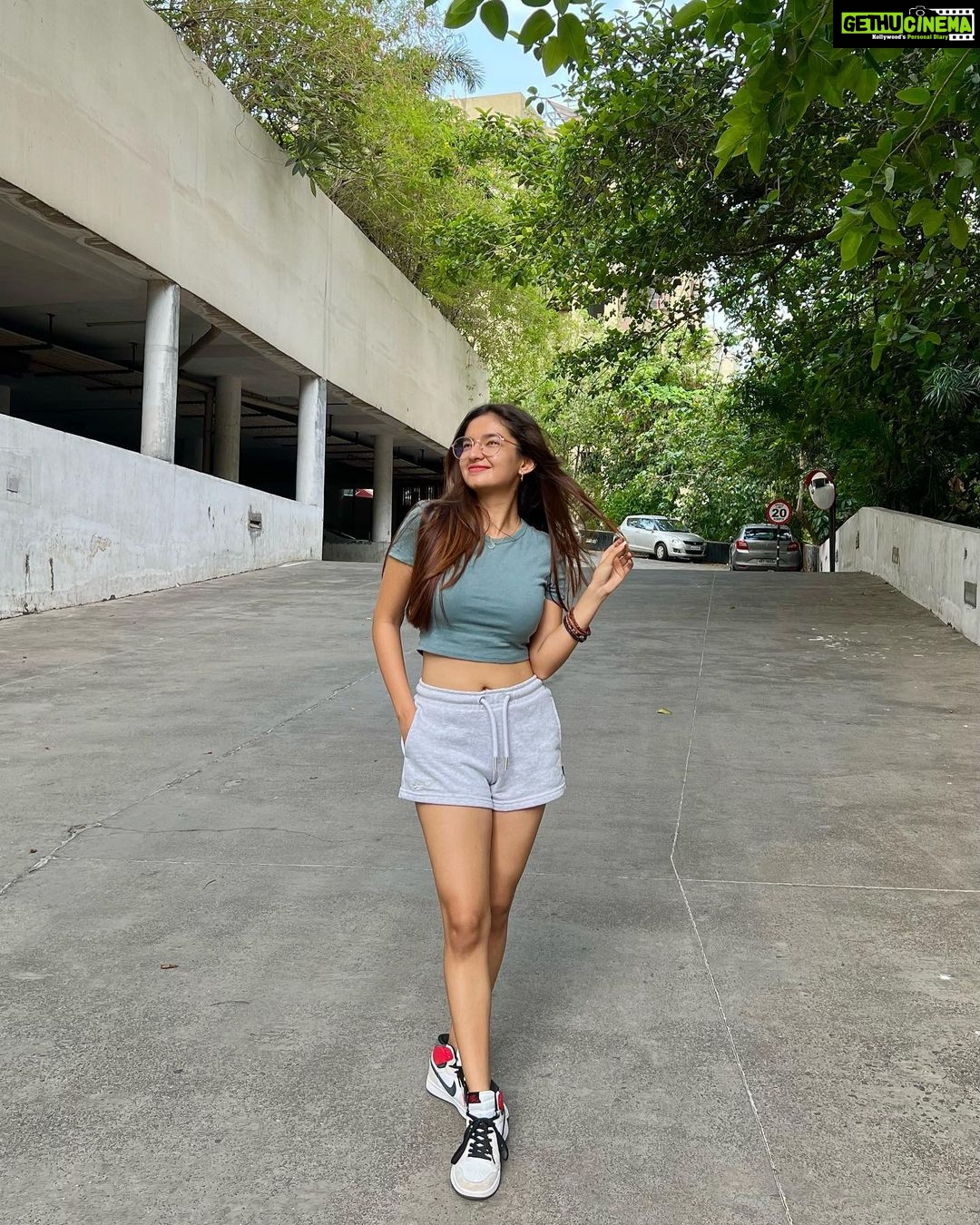 Anushka Sen Instagram - about damn time 🦦