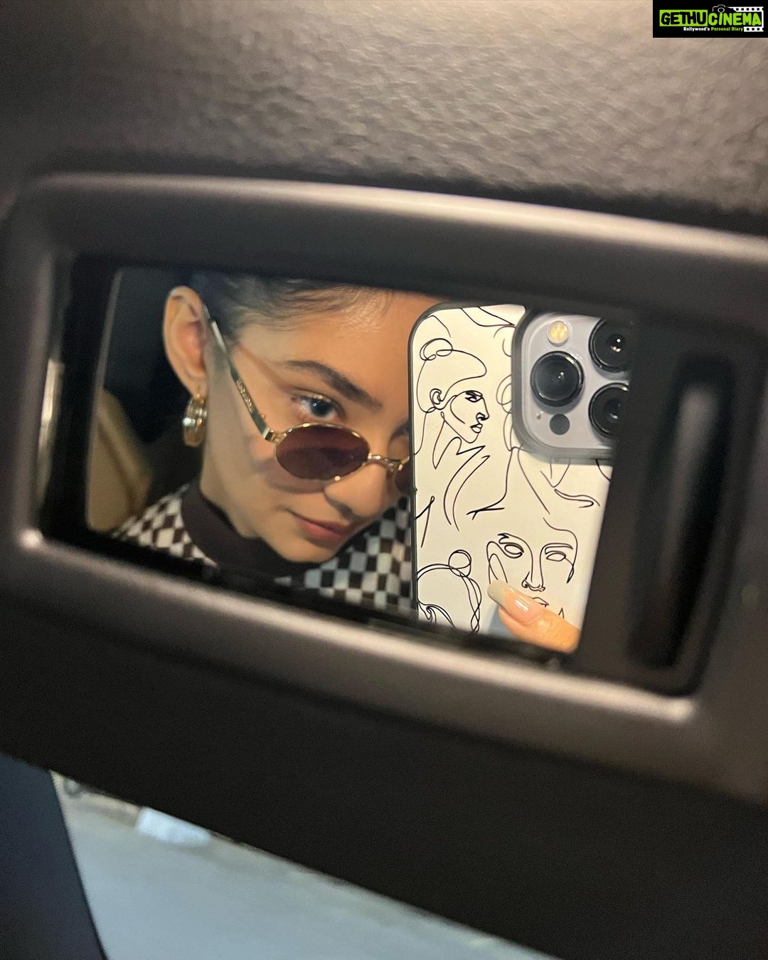 Anushka Sen Instagram - Last few days have been crazyyy🦦🫰💃 #camerarolldump