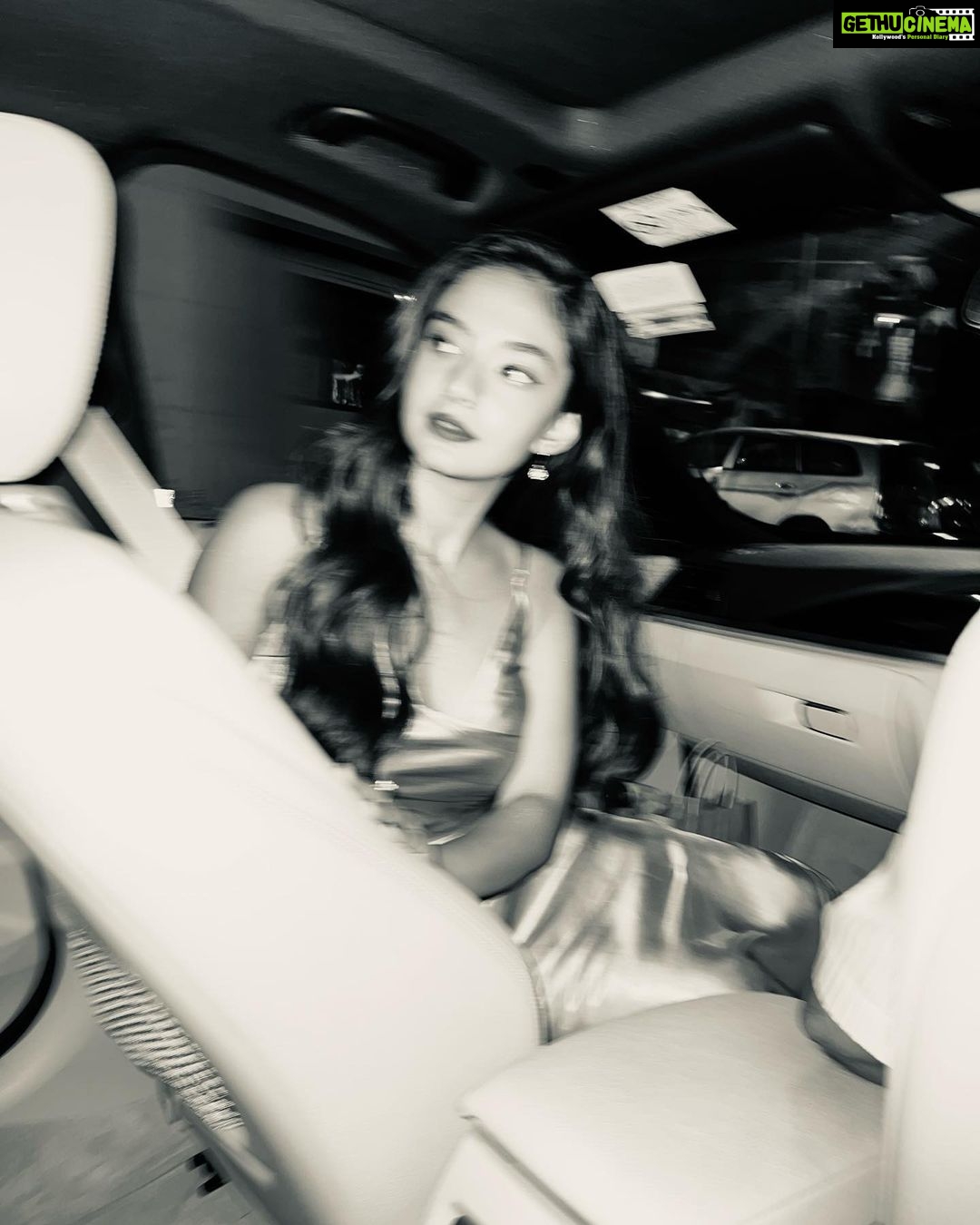 Anushka Sen Instagram - love is infinite 🖤✨