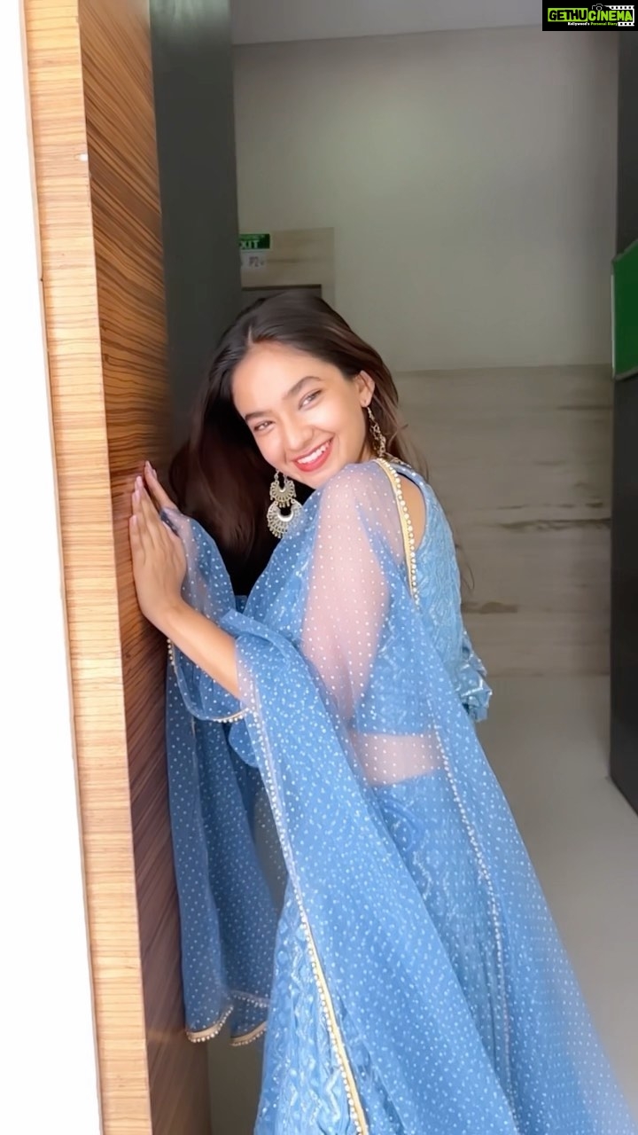 Anushka Sen Instagram - #isthisthatfeeling 🌻