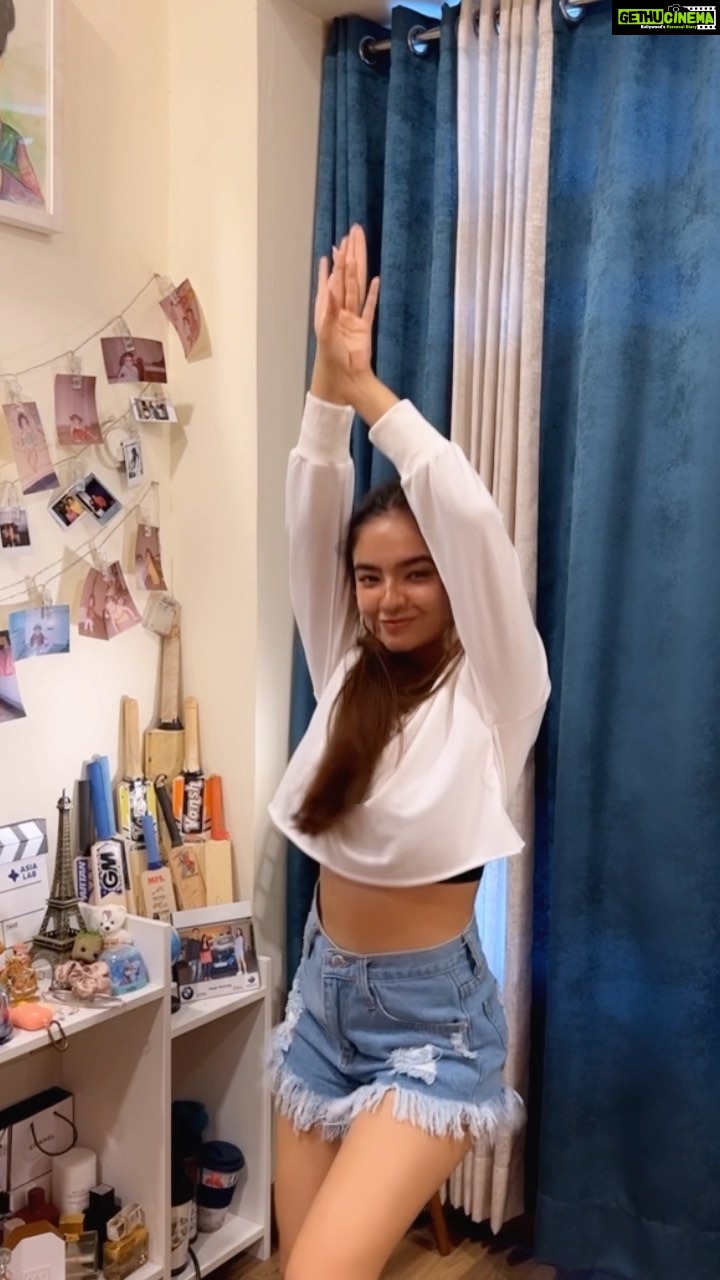 Anushka Sen Instagram - Boys to the yard 🤪 #milkshakedance #dancersonreels #reelsinstagram