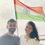 Anushka Sharma Instagram – Celebrating 75 years of our independence 🇮🇳 
Wishing all the Indians around the world a very #HappyIndependenceDay ! 
Jai Hind 🧡🤍💚

#HarGharTiranga