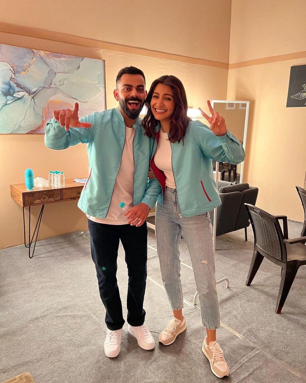 Anushka Sharma Instagram - Always wanted to start a band with a cute boy😋🤘👫❤️