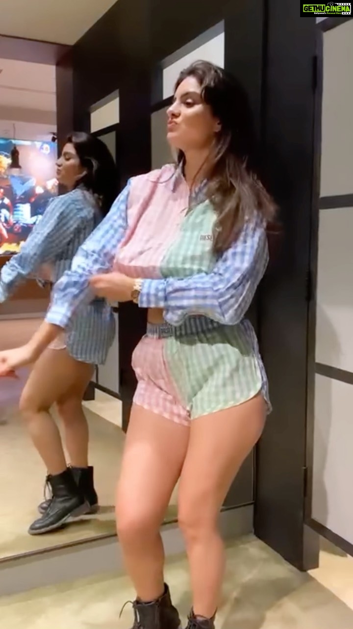 Anveshi Jain Instagram - What you thought of me … what I really am 😂🤣🥴🥴 . . . . . #goofups #funny #reels #instagood #love #comedy #shopping #lol #ootd Diesel