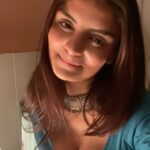 Anveshi Jain Instagram - पिछला गाना आपके लिए था , ये मेरी ख़ुद से बातें है जो आए दिन ऑडीओ रिकॉर्डिंग में , diary में , या फिर ऐसे बीच गाने में बोल लेती हूँ । I acknowledge my efforts, my inputs and कोशिशें जो इतना दूर लायीं है । तभी बाहरी वैलिडेशन की ज़रूरत नहीं लगती । Try करें , अच्छा लगेगा । Mumbai, Maharashtra