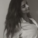 Anveshi Jain Instagram - The price we pay for our fear of loneliness. Today’s Instagram live is going to be about that .. if I have to sum up your issues you sent over the mail, one common ground of all the “settling for less kind “ relationship comes from the fear of loneliness . Will discuss about it tonight . See you at 10:30 . Afterwards you’ll find me on Anveshi jain App singing some nice uplifting retro songs for you.