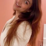 Anveshi Jain Instagram - Men wear any shade of blue !!! Blue is a color of calmness , faith and loyalty! Women - you go wearing hot red or baby pink as per your personality type. For seductive look - prefer red . For girl next door / submissive vibe wear baby pink ! You know if I were to go on a date with you I’d choose a red suit .