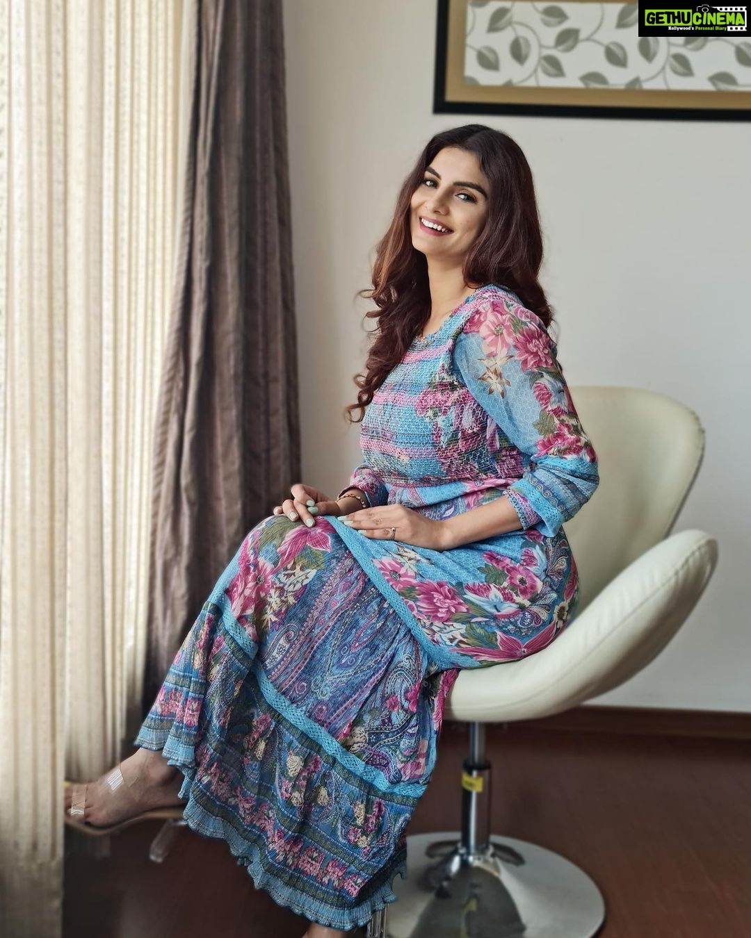 Anveshi Jain Instagram - There is some magic in every city and the people you get to meet and work with . It’s been a sheer pleasure being in Hyderabad, the dedication towards their craft is inspiring. Such simple , grounded people . I love your purity and “ mehmannawaji “. I hope that you are looking forward to see my story in my first upcoming Telugu film “Commitment “. . #love #commitment #hyderabad #onlyyours #anveshijain Thank you @sarathshetty . Love your dedication ! Mumbai, Maharashtra