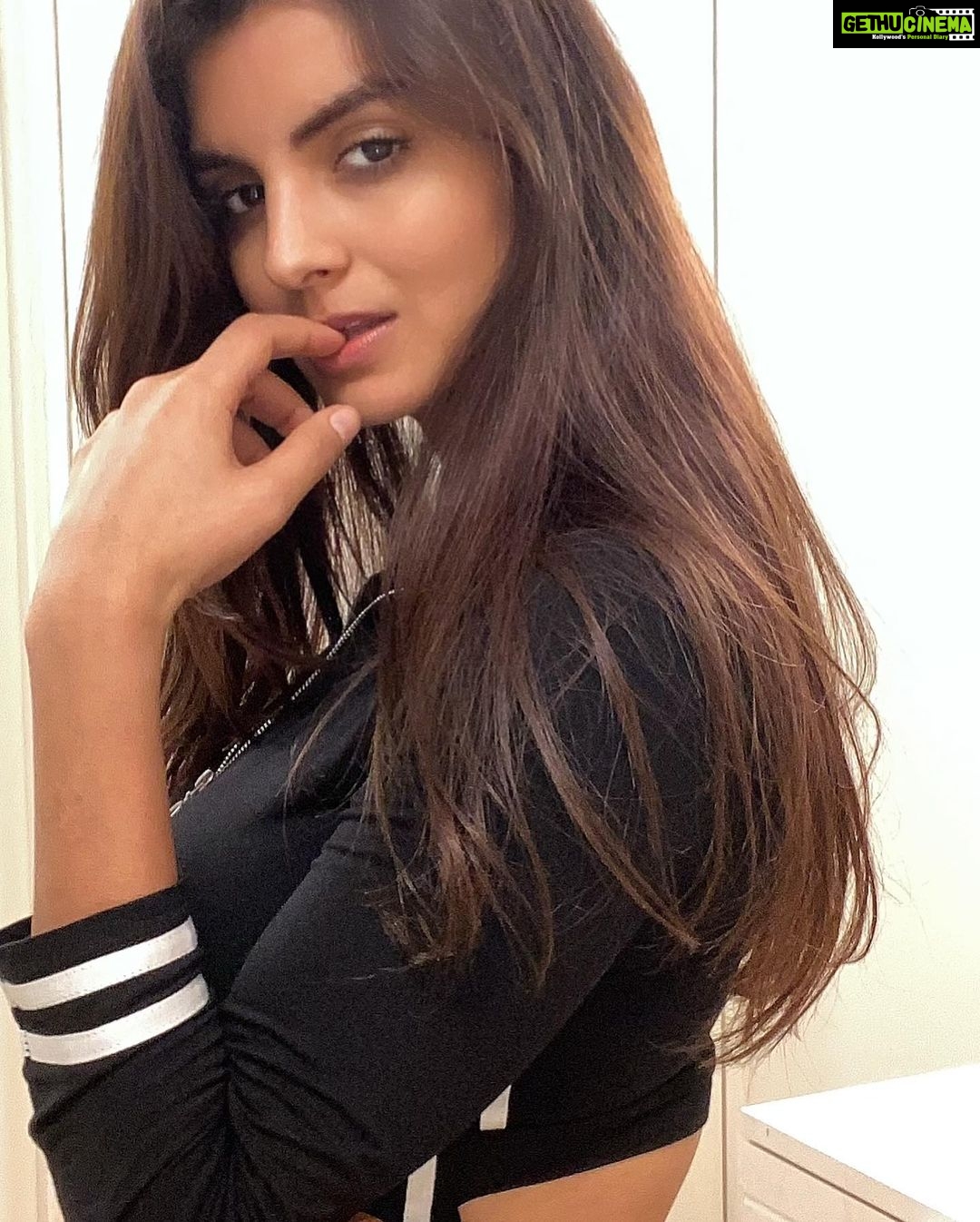 Anveshi Jain Instagram - #ootd #picoftheday #love Mumbai, Maharashtra