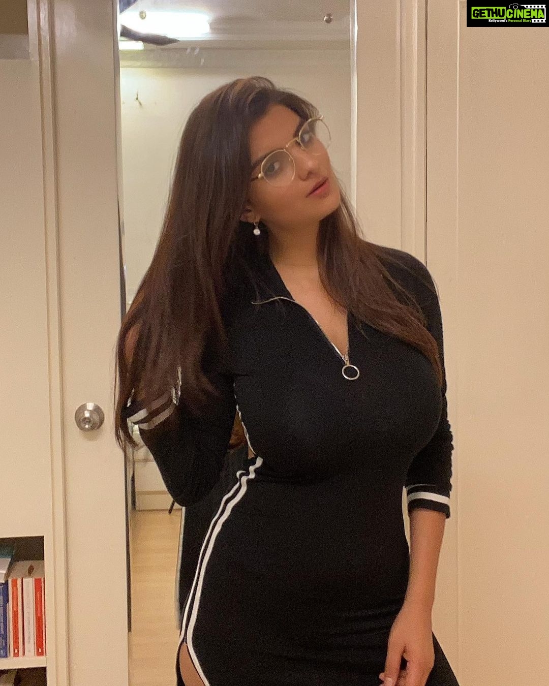 Anveshi Jain Instagram - #ootd #picoftheday #love Mumbai, Maharashtra