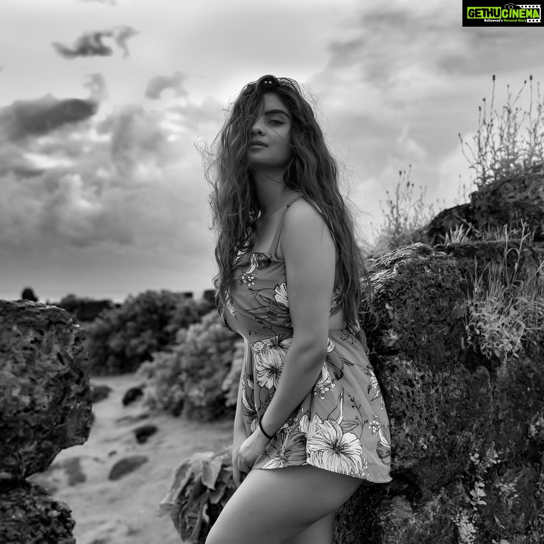 anveshi-jain-instagram-let-s-run-away-india-gethu-cinema
