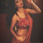 Anveshi Jain Instagram - Suniye, shukriya !! ❤️ We are close to 7LAC Subscribers on Anveshi Jain App And 4.1 Million on Facebook. This happened in this Room with no fancy decor or go to script . Sometimes you are the Miracle you need in your life . Start small , start somewhere. #anveshijain #love #anveshijainapp Mumbai, Maharashtra