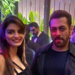 Anveshi Jain Instagram - Well ,Well !!!!!! What a wonderful man 🤗😇 @beingsalmankhan . . . #karanjoharbirthdaybash #salmankhan #trending #anveshijain #blessed #grateful #love Mumbai, Maharashtra