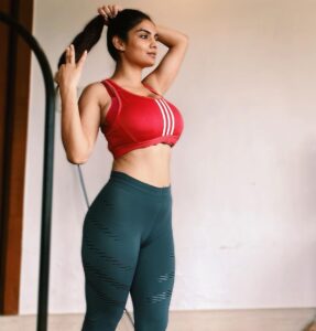 Anveshi Jain Instagram - Is it the weather or is it you ? 

.
.
.
.
.
.
#anveshijain #anveshijainapp #love #mumbai #rains #fitness #addidas #girl #picoftheday #photooftheday #homeworkout #ootd