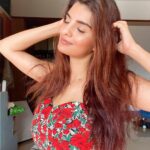 Anveshi Jain Instagram - Good evening! . . #love #goldenhour #red #picoftheday #photooftheday #photography Mumbai, Maharashtra