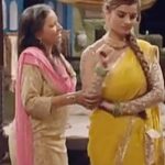 Anveshi Jain Instagram - भाग के आए थे बम्बई , पिताजी ने पकड़ लिया और पैसे देके शादी करवा दी ।अब हम ससुराल में बदनाम है पर अरमान नहीं हो रहे खतम । वैसे आपको पता है की नहीं की हमारी फ़र्स्ट लैंग्विज बुंदेलखंडी ही रही और जे Cineplay - “Gudiya ki shaadi “ हमारी ऑल्टर्नट रीऐलिटी बन जाता अगर सक्सेस ना मिलती तो । ये Cineplay उपलब्ध है Zee5 & ZeeTheatre pe ! Tata sky pe channel no. 316 and Dish tv pe bhi telecast hota hai . Dekhna jarur . Agar chote गाँव से हो ya तुमाई amma hai to fir to pakka देखियो । लेखक है - @samtasagar ji अच्छा बता दे ये कहानी इतनी हिट है कि “Gudiya हमारी सब पे भारी “ tv show bhi bana jo &tv pe hai . Casting by @shyamacastingsolutions Play directed & arranged by - @ravimahashabde sir Technical Director - Saurabh Shrivastava- @m100rabh sir @virendrasaxenna07 ji @shwetabasuprasad11 @vikramkochhar @imsarafneha @romanchakarora1 Available on @zee5premium @zeetheatre Thank you Shashi ji and Zee team Missing some important names . Will add as I get . #cineplay #truestory #love #theatres #emotional #play #zeepremium #zeetheatre