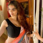 Anveshi Jain Instagram - #anveshijain #saree #love #lol . . . #selfie #portraitphotography #indian #photography #picoftheday #photooftheday #selfies Mumbai, Maharashtra