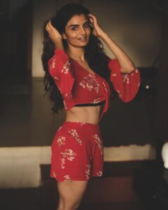Anveshi Jain Instagram - Sorry couldn’t make it today. Not feeling too good. I shall be back soon on Live . I love you ❤️ Shot by - pranjalj.111 Mumbai, Maharashtra
