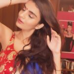 Anveshi Jain Instagram - How I make you like me (u can use it too) 1.Show Palm in your pictures (2nd pic) - it makes you look trustworthy as subconsciously it signals that you are harmless as you are not having any weapon. It comes from Paleolithic Stone Age period where we had fear of being attacked by the fellow for the survival of the fittest . It still works the same way subconsciously. 2. Put your hands close to your face in pictures - it brings attention to the features of your face . If your lips are pretty point your fingers towards lips. 4rth pic highlights my Eyebrow & Eyes. Smile real - Only a real smile gives smile lines also called laugh lines around the eyes and more symmetrical. Actually Understanding Human Behaviours & psychology has made my interaction with you so much fun. I am always using some or the other mind tricks to make you comfortable. On video calls , I always mirror you to make you share and talk more which means I mimic your hand gestures and nodding. #mindovermatter #psychology #humanbehaviouranalysis #bodylanguage101 #anveshijain Mumbai, Maharashtra