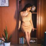 Anveshi Jain Instagram - Who’s in your heart ? ❤️ Tag them and let them know ! #quarantine #lockdown #2020 #anveshijain #love #youtube #live #homeshoot #photography #picoftheday #photoshoot Mumbai, Maharashtra