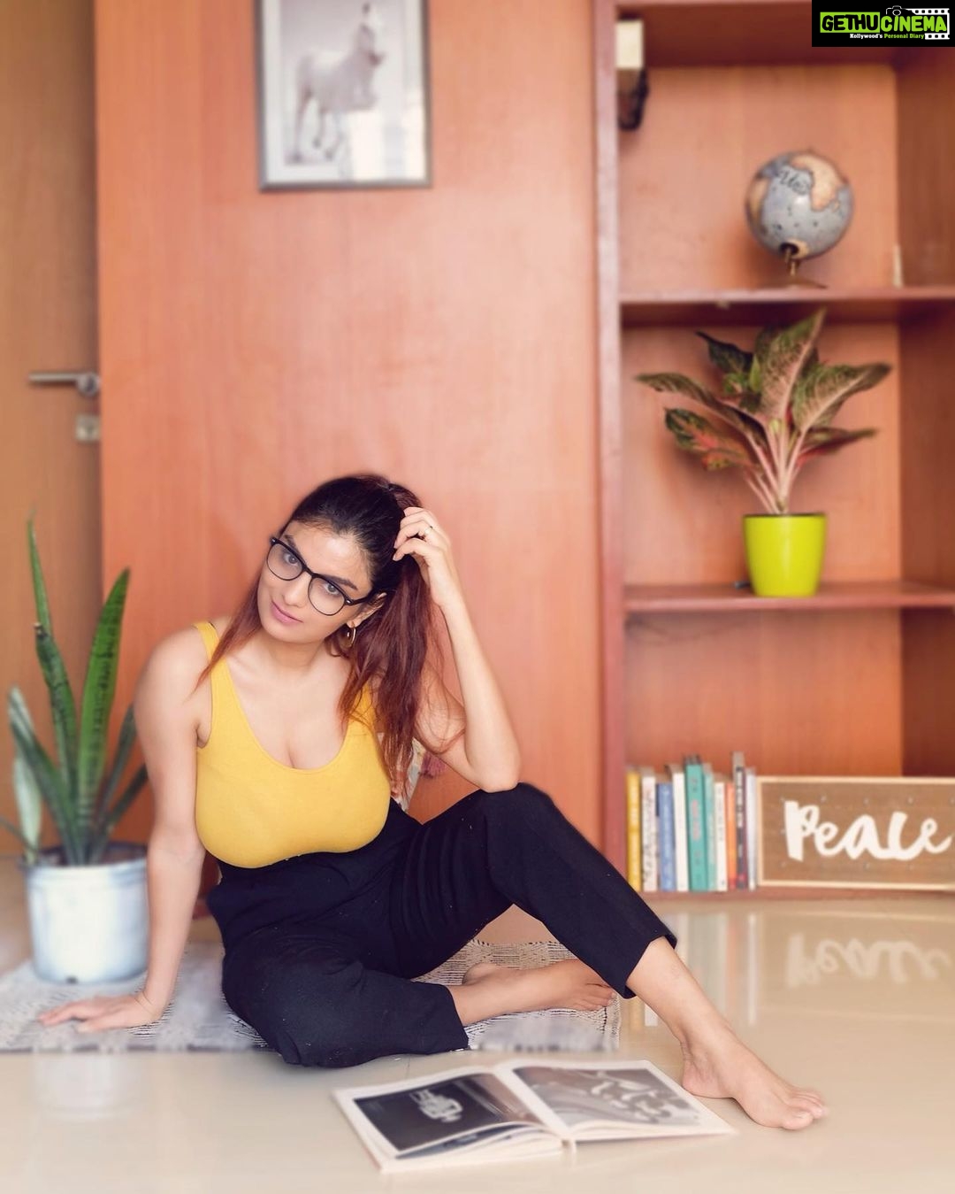 Anveshi Jain Instagram - Yes I am gonna tease you and keep the comments off 😉 Mumbai, Maharashtra