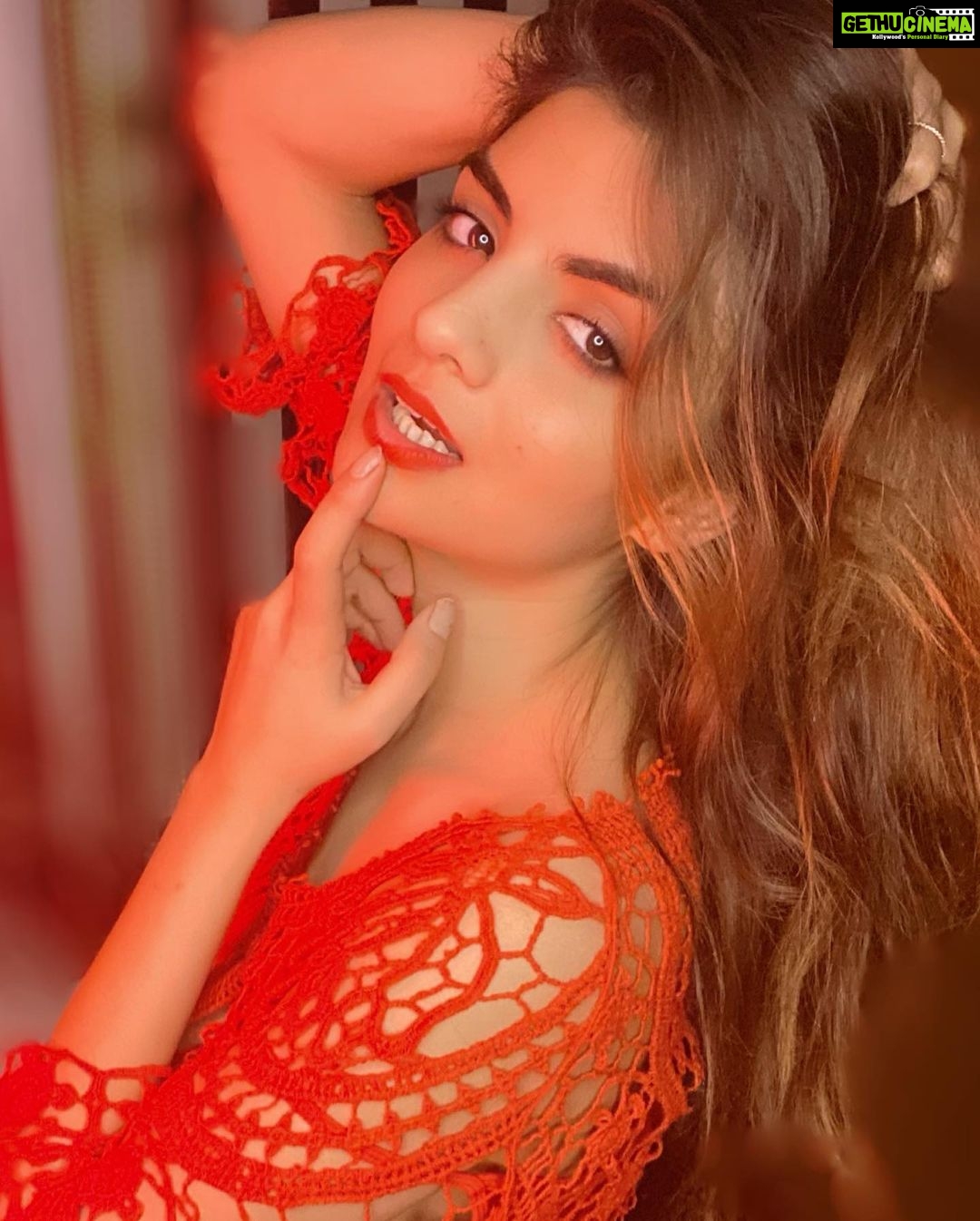 Anveshi Jain Instagram - Too good to be self clicked π. Clicked tons of them. I click my own pictures very rarely but now that I did ,posted some good ones on βThe Anveshi Jain Official App β. Really good ones π.#afterlive #pictures #lockdownwithanveshi Mumbai, Maharashtra