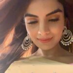 Anveshi Jain Instagram - The most interesting part of any shoot is the BTS and at this point it’s valued so much . I miss the fun and the team ! Gonna watch “WHO’S Your Daddy “ Again. अगर आपने नहीं देखा है तो देखिए , you’ll like it . It’s on @altbalaji & @zee5premium #altbalaji #zee5 #whosyourdaddy #love #you #bingewatch #now Mumbai, Maharashtra