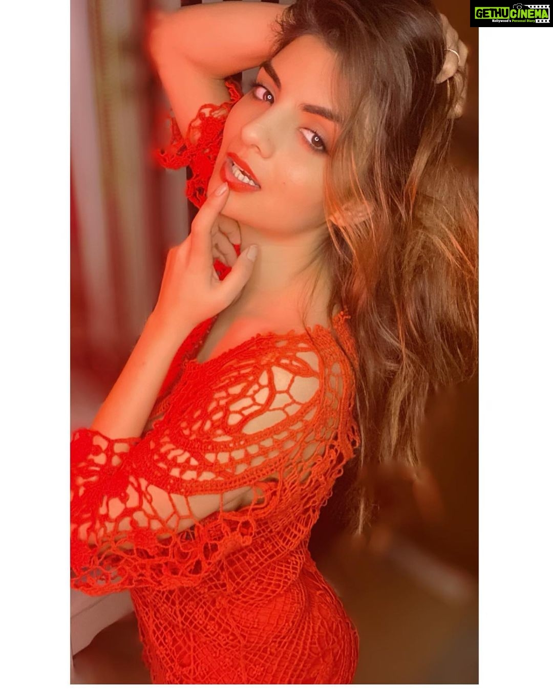 Anveshi Jain Instagram - Too good to be self clicked π. Clicked tons of them. I click my own pictures very rarely but now that I did ,posted some good ones on βThe Anveshi Jain Official App β. Really good ones π.#afterlive #pictures #lockdownwithanveshi Mumbai, Maharashtra