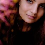 Anveshi Jain Instagram - I have been searching about “ Social media strategies for an actor” and I lucked out on finding @marketing4actors Heidi dean , A social media coach for actors and I watched every video of hers on Youtube. Using one tip for actors here. “ Headshots as an actor has to be very carefully chosen because it’s easier to cast you when a casting person sees a variety of shots of you specially natural . One mistake I was making was only putting glamours pictures, so the first thing I did was I got myself clicked by @pranjalj.111 and now putting the natural headshots to have all kinds of look on my profile. For ACTORS, please strategise your Instagram because yes casting is done from social media these days so put your real self out there and follow this woman . Most of her content is free and useful! Here I am , already implying ! #socialmediamarketing #for #actors #characterconcept #natural #nomakeup #nofilter #photography #photooftheday #photographer Mumbai, Maharashtra