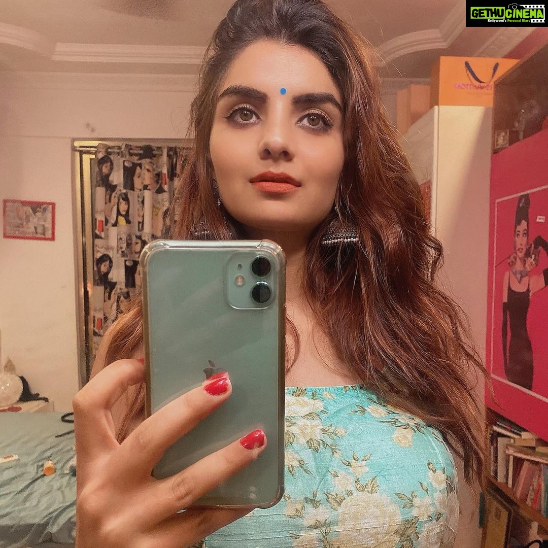 Anveshi Jain Instagram - #selfie post for the first time ! (Comes with the messy hair and the room) Mumbai, Maharashtra