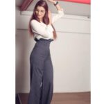 Anveshi Jain Instagram - Coming Live at 2 pm क्यूँकि बोर्डम के चलते कुछ नए फ़ीचर्ज़ add किए है App पे । ये LIVE session है मुफ़्त । New features - Yaha kyu batau ? Hint deti hu - starting Auction & some interesting engagement live Sessions ! Chalo जा रही हू तैयार होने , सी यू ।।। डाउनलोड कीजिये #anveshijainapp #andriod #ios #love Mumbai, Maharashtra