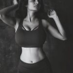 Anveshi Jain Instagram - Well, hello again ! Workout routine- mainly training glutes & abs Stretching in Cat Cow position then 3 sets of 25 -Squats 3 sets of 25 -sumo squats 2 sets of 20 - lunges 3 sets of 25 - glutes bridge & crunches -75 . #photography #photoshoot #pic #photo #photooftheday #ootd #workout #fitness #lifestyle #love Mumbai, Maharashtra