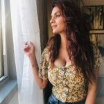 Anveshi Jain Instagram – I love unmade beds. 
I love the look in people’s eyes when they realise they are in love. 
The love the look when people first wake up and they have forgotten their surroundings. 
i love the gasp people take when their favourite character dies or their favourite player run out. I love when people close their eyes and make a wish with an eye lash. I fall in love with people and their honest moments all the time.honesty is just too beautiful to put into words. #honestmoments #inlove #with #people #anveshijain #love #instagram #instadaily #instagood #instagram #anveshijainapp #photography #picoftheday #ootd #photooftheday #goodnight #loveyou #throwback Dubai, United Arab Emirates