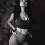 Anveshi Jain Instagram - Well, hello again ! Workout routine- mainly training glutes & abs Stretching in Cat Cow position then 3 sets of 25 -Squats 3 sets of 25 -sumo squats 2 sets of 20 - lunges 3 sets of 25 - glutes bridge & crunches -75 . #photography #photoshoot #pic #photo #photooftheday #ootd #workout #fitness #lifestyle #love Mumbai, Maharashtra