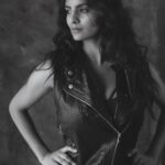Anveshi Jain Instagram - Well, hello again ! Workout routine- mainly training glutes & abs Stretching in Cat Cow position then 3 sets of 25 -Squats 3 sets of 25 -sumo squats 2 sets of 20 - lunges 3 sets of 25 - glutes bridge & crunches -75 . #photography #photoshoot #pic #photo #photooftheday #ootd #workout #fitness #lifestyle #love Mumbai, Maharashtra