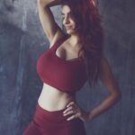 Anveshi Jain Instagram - Because the next few months will go by no matter if you workout or not ! make them count ,even when it means working out from home . Adopting a change , not as efficient but works ! #home #workout #corona #safetyfirst #fitness #motivation #loveyourself Mumbai, Maharashtra
